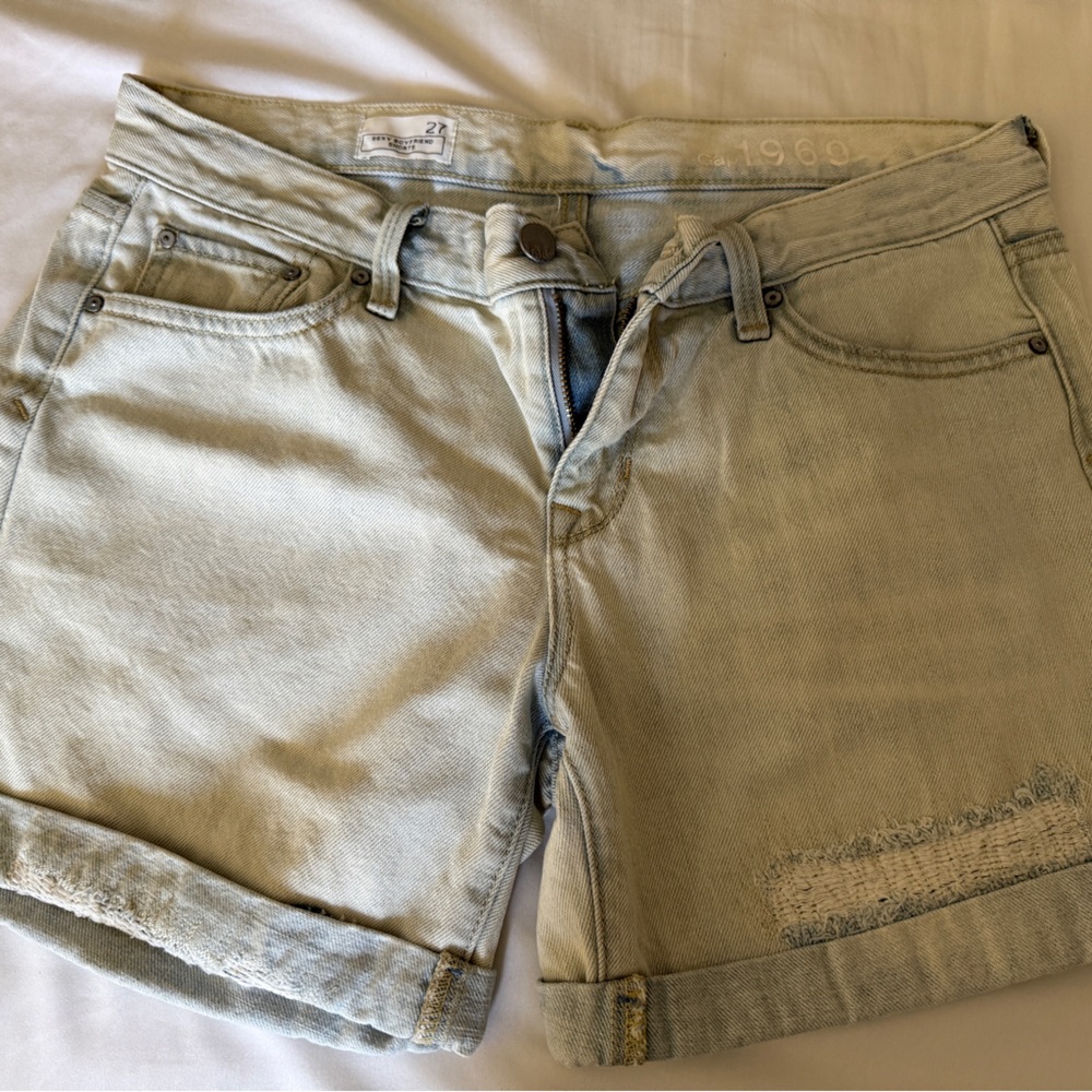 GAP Sexy Boyfriend ShortsLight Blue Denim Shorts
Size 27